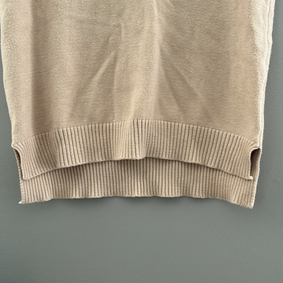 Knitted Oversized Vest - Picture 2 of 8